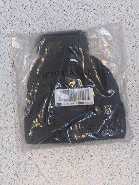 Victoria's Secret Cozy Cable-Knit Pom Beanie Bling Pom-Pom Logo NWT